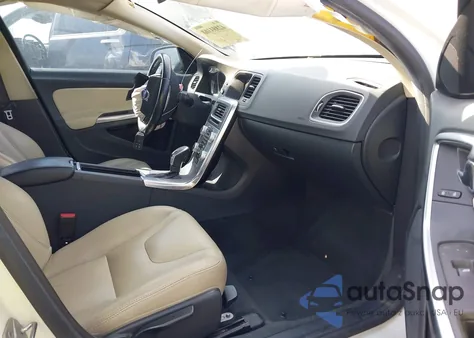 2017 Volvo S60 T5 Dynamic z USA, uszkodzony, nr VIN YV126MFL6H2423997